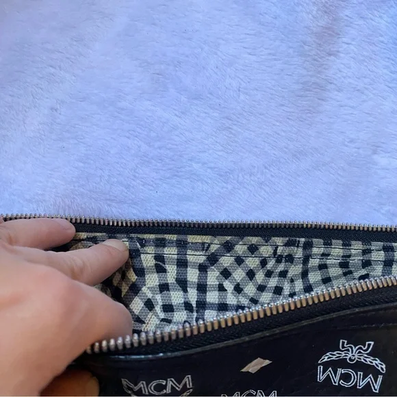 MCM Visetos Signature Logo Small Clutch Pouch Wristlet Purse Black & White - Picture 12 of 15